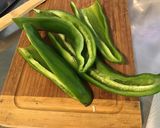 Une image de l'étape 2 de Saucisses fumées à la compotée d oignons et poivrons verts,citrons confits aux épices indiennes.