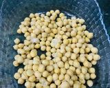 A picture of step 2 of Spicy chana chaat.