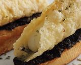 Foto del paso 9 de la receta: Pincho de cono de parmesano relleno de brandada y olivada