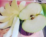 Foto del passaggio 1 della ricetta Insalata di crauto rosso, mela verde e pinoli tostati
