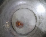 A picture of step 2 of Rose shaped oats granuola with buttermilk.