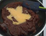 Foto langkah ke 3 dari resep Brownie in a pan.