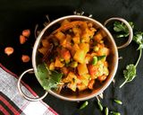 A picture of step 6 of Olkopi Koraishutir Ghonto (Kohlrabi / Knol Kohl & Green Peas Curry - Bong style).