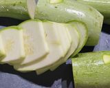 Foto del paso 1 de la receta: Milanesas de zucchini empanado con Fariña