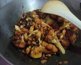A picture of step 4 of Cauliflower Manchurian.