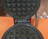 A picture of step 4 of Ragi Waffle.
