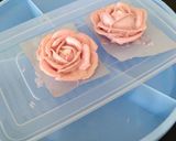 Foto langkah ke 4 dari resep Butter Cream Cake Flowers.