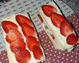 Foto langkah ke 2 dari resep Sandwich Strawberry (No Bake Cake).