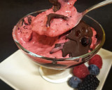Foto del paso 4 de la receta: El helado de moda: sabor frutos rojos y chocolate negro