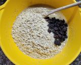 Foto del paso 2 de la receta: Bizcochitos de avena con mucha banana y pasas de uva