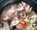 A picture of step 1 of Honey & Onion Fried Chicked.