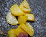 Foto langkah ke 2 dari resep Perkedel kentang Vegetarian.