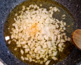 Foto del paso 4 de la receta: Escalopines de ternera en salsa de pimientos y tomate