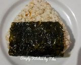 Foto langkah ke 7 dari resep 13. Simply Onigiri.
