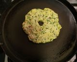 A picture of step 8 of Spinach thalipeeth.