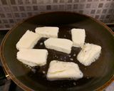 Foto del paso 3 de la receta: Tostada de pan de centeno con halloumi y aguacate