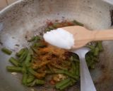 A picture of step 4 of Garlic Cluster beans.