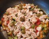 Foto del passaggio 4 della ricetta Farfalle con TRANCI di salmone e verdure 🐟🥒🥕🎄