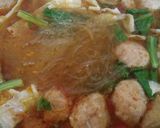 Foto langkah ke 6 dari resep Pentol & Tahu Bakso Udang Kuah Tomyam Simpel.