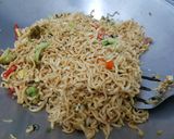Foto langkah ke 8 dari resep Bakmi Jawa Mie Pipih Pedas Dengan Tempe dan Chicken Nugget.