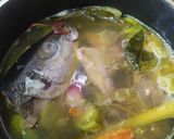 Foto langkah ke 4 dari resep Sup Kepala Ikan Salmon.