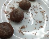 A picture of step 4 of Mini choco lava cake.