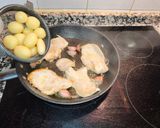 Foto del paso 5 de la receta Revuelto de huevos, patatas con pechugas