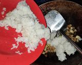 Foto langkah ke 2 dari resep Nasi Goreng Kampung.