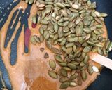 Gambar langkah 3 resipi Nutty dalgona candy.