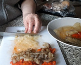 Foto del paso 10 de la receta: Coca salada con escalivada, huevo duro, atún... (con lo que prefieras)