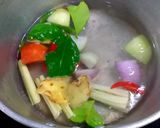 A picture of step 3 of Clear Soup Tom Yum with Mackerel.