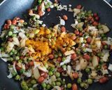 मटार बटाटा पोहे (matar batate pohe recipe in marathi) रेसिपी स्टेप 5 फोटो 