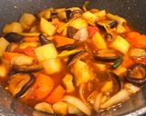 Hình bước làm 7 của món Rau củ kho nấm (vị bò kho) chay