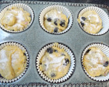 Foto del paso 2 de la receta: Magdalenas de naranja con ciruelas secas y nueces