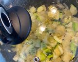 A picture of step 3 of Marrow, potato and herbs soup.