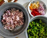 Foto langkah ke 1 dari resep Tumis kecipir cumi pedas nikmat.
