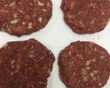 Foto langkah ke 4 dari resep Homemade beef patty burger.