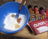 A picture of step 3 of Crispy chicken peri peri burger.