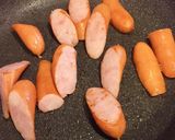 Hình bước làm 2 của món Khoai tây xào xúc xích 🥔