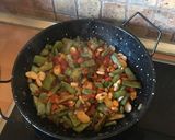 Foto del paso 2 de la receta Paella con conejo y romero, receta muy rica