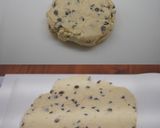 Foto langkah ke 2 dari resep Heart Scone Choco Chips.