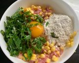 รูปขั้นตอนการทำที่ 2 ของ หมูทอดใส่ข้าวโพดโหระพา