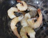 Foto langkah ke 1 dari resep Udang Masak Belimbing.