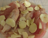 Foto del paso 3 de la receta: Pollo y patatas fritas con pisto