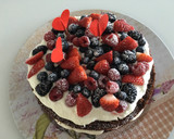 Foto del paso 10 de la receta: Tarta de chocolate con crema y frutos rojos