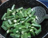 A picture of step 3 of Bhindi Do Pyaza.