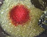 A picture of step 5 of Vegetarian Bún Huế.