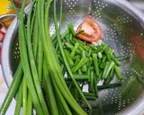 Foto langkah ke 1 dari resep Bunga bawang tumis tempe.
