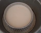 Foto langkah ke 3 dari resep Puding Karamel Roti Kukus.