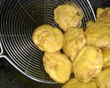 A picture of step 6 of Lauki ke pakode (Crispy bottle gourd fritters).